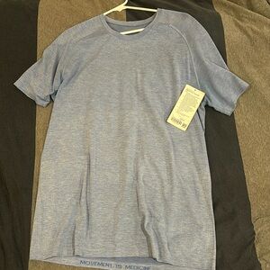 Lululemon metal vent T-shirt